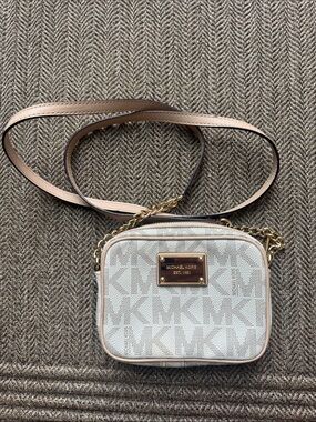 Michael Kors Jet Set Small Signature Crossbody Bag Purse Vanilla" colorway